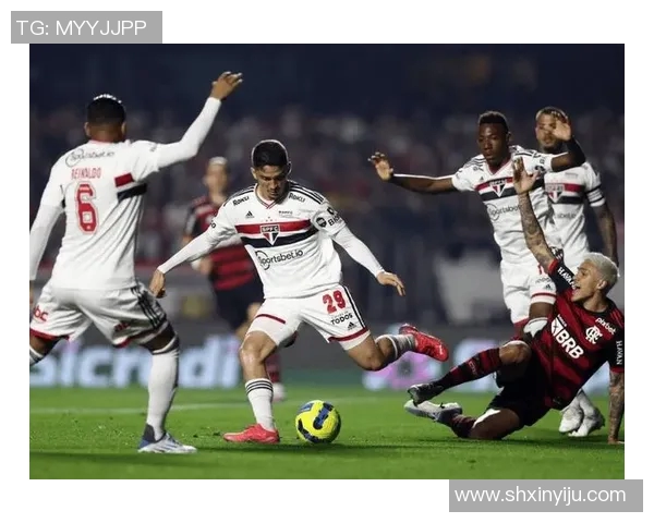 圣保罗与巴技的激烈对决揭示了足球战术与团队协作的完美结合 圣保罗与巴技的激烈对决揭示了足球战术与团队协作的完美结合